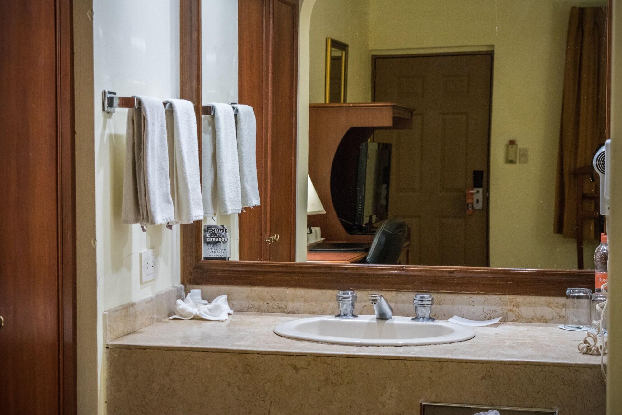 Quality Inn Ciudad Obregón Екстериор снимка